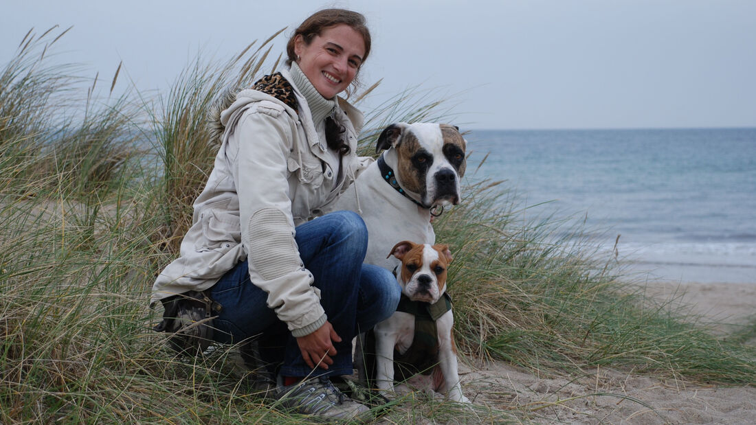 Yvonne Schwarz - Hundetrainer vor Ort Yvone Schwarz - Inhaberin Hundetrainer vor Ort